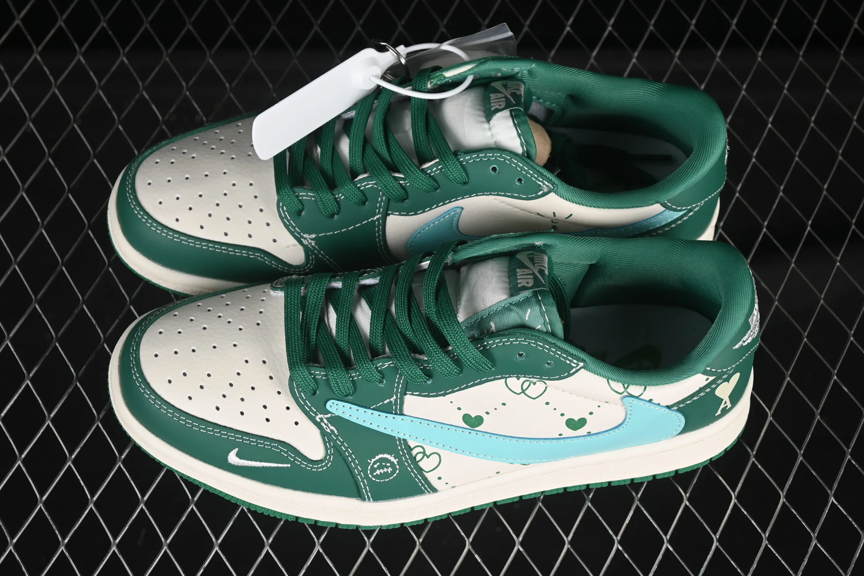 All categories Air Jordan Jordan series basketball shoes Air Jordan 1 Low high-end customized low-top sneakers Travis Scott x Fragment Design x Air Jordan 1 Low OG SP AJ1 Amy co-branded beige love low-top cultural casual sneakers LD2025-030